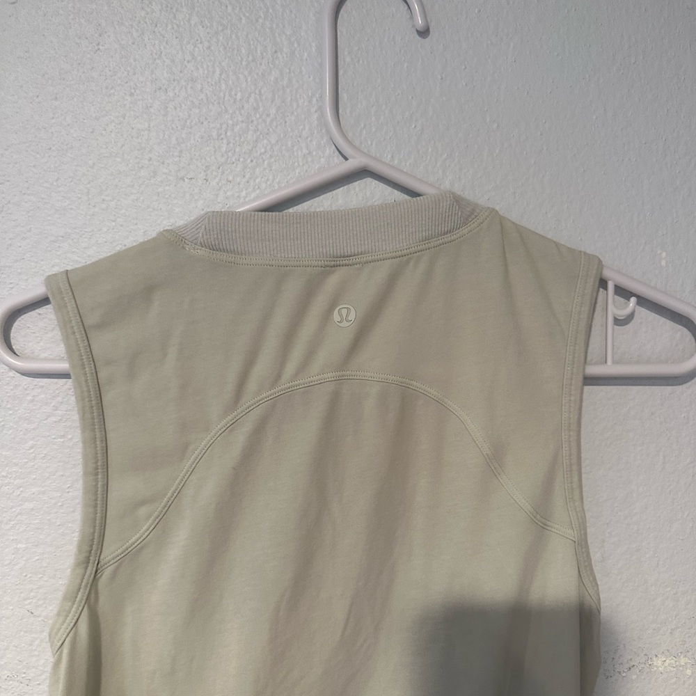 Lululemon - Picture 6 of 11